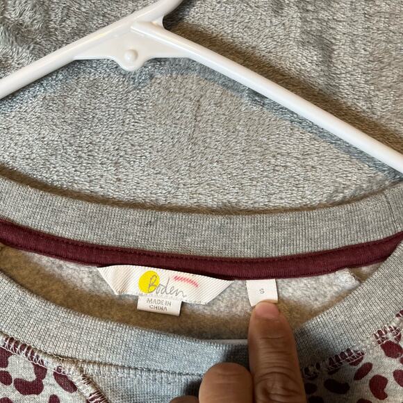 Boden Sz Small Animal Stamp Leopard Gray Maroon Long‎ Sleeve Sweatshirt Women's - Picture 6 of 6